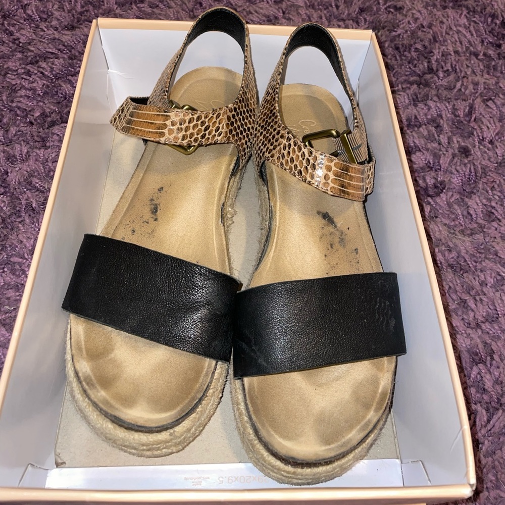 Worn crown vintage platform sandals